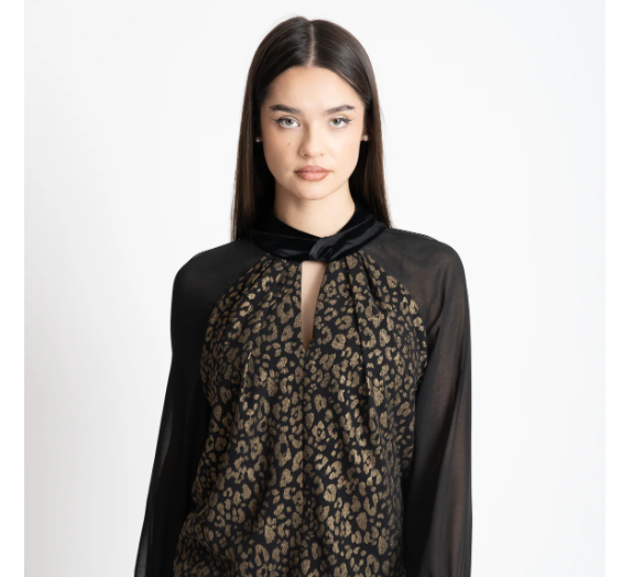bluza cu detaliu din catifea neagra