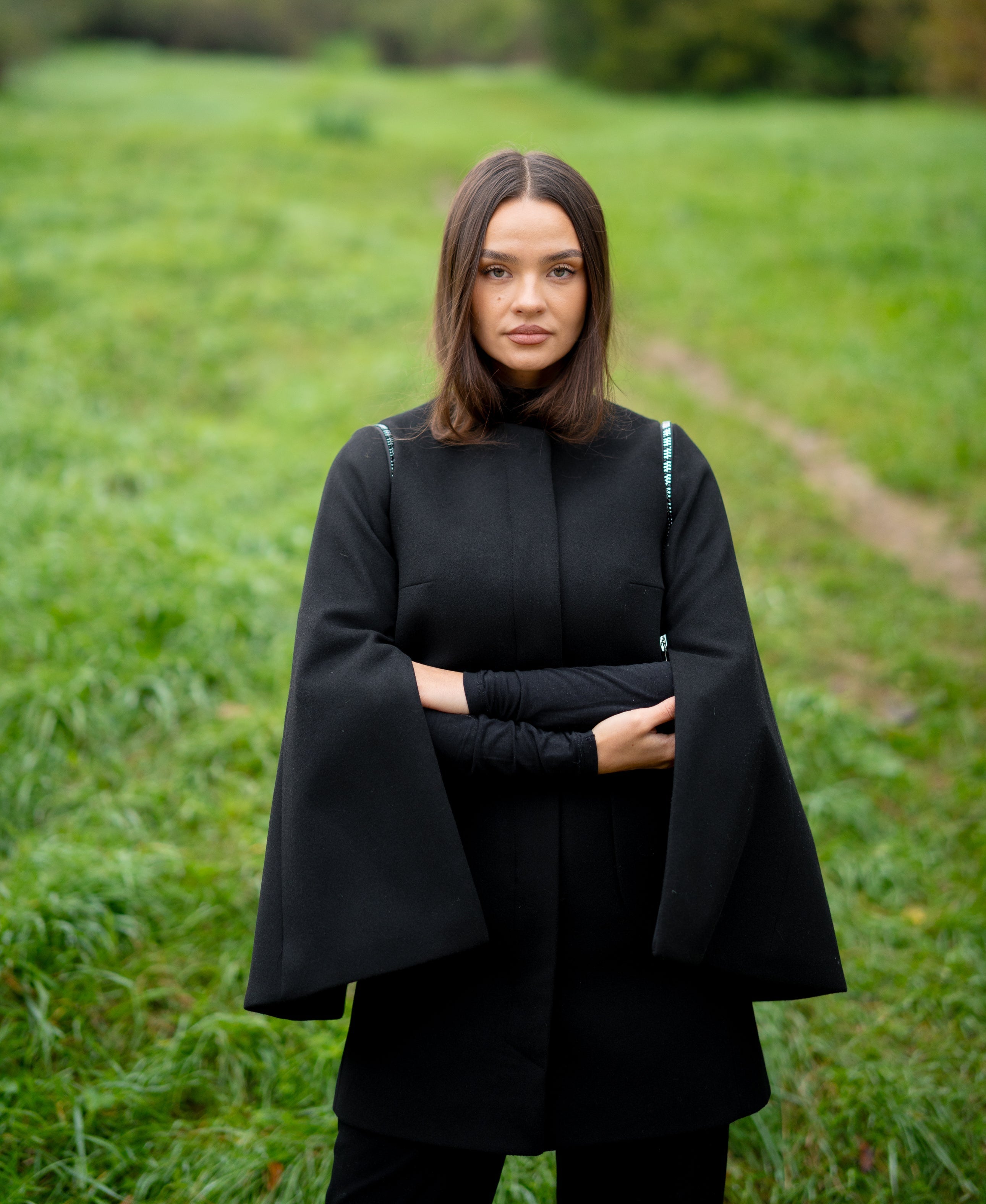 Capa neagra din stofa