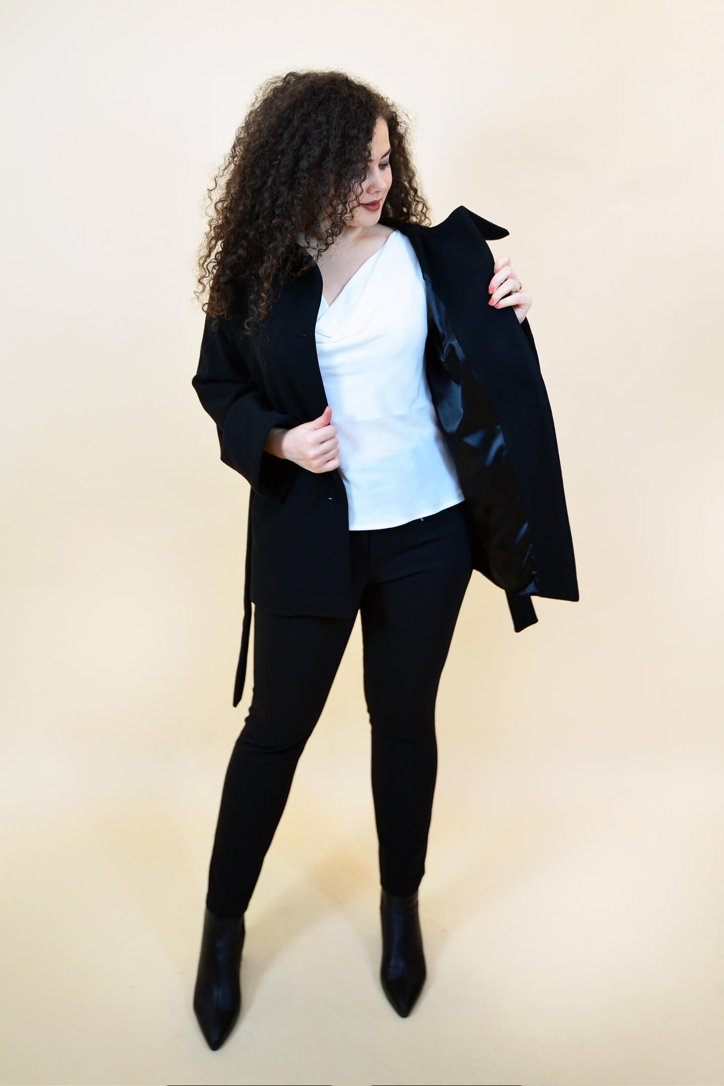 Scurta neagra cu cordon
