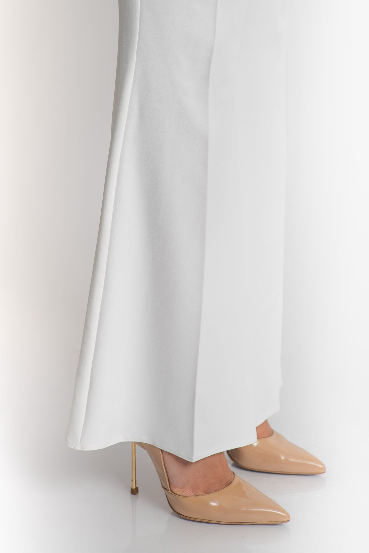 Pantaloni evazati albi #culori_alb