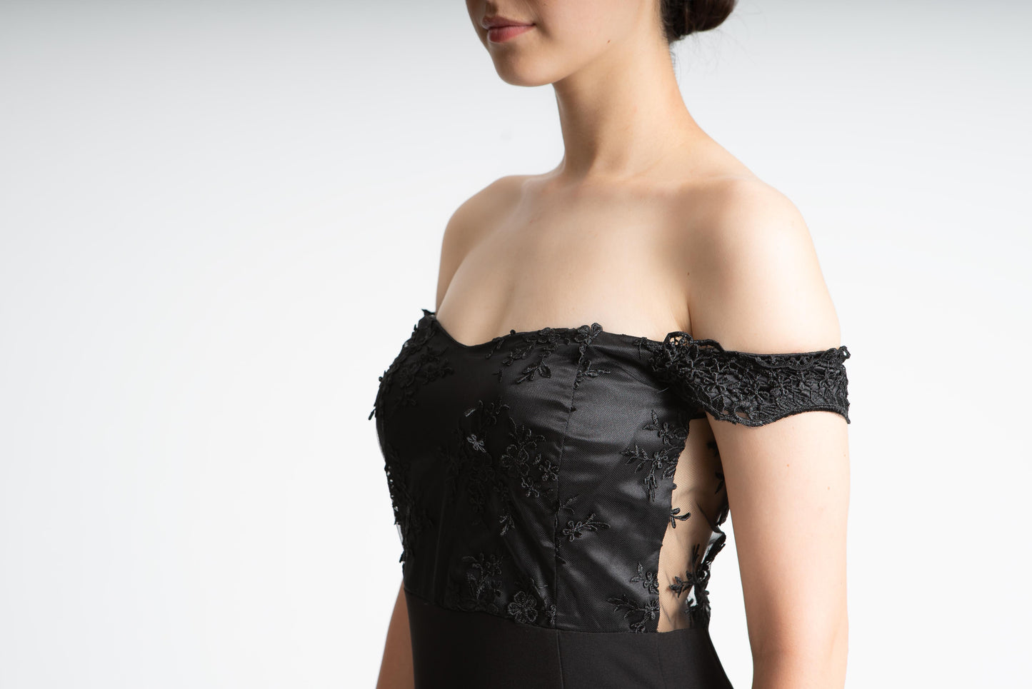 Rochie cu umerii goi