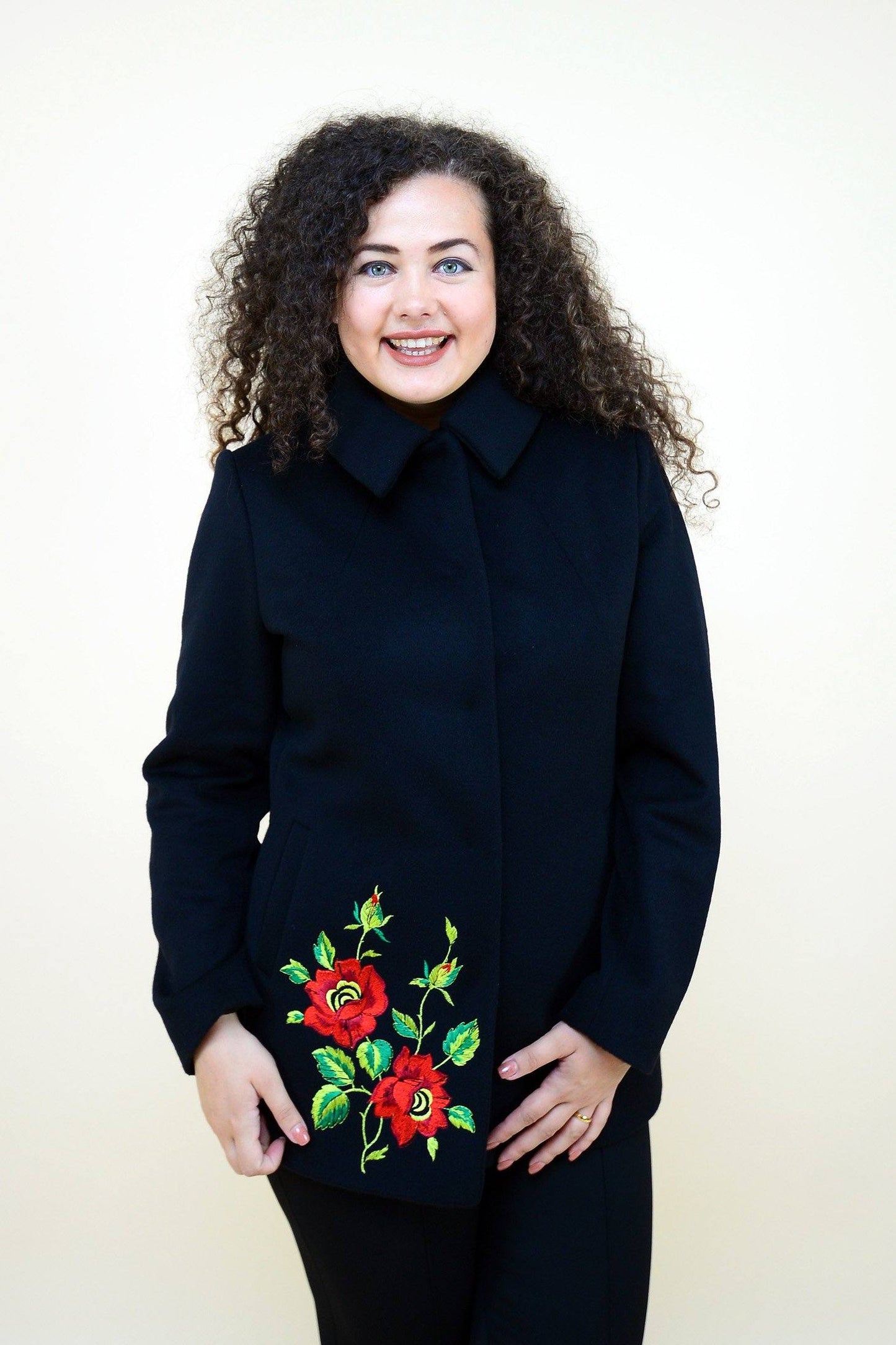 Pardesiu cu broderie, negru Pardesiu P600011