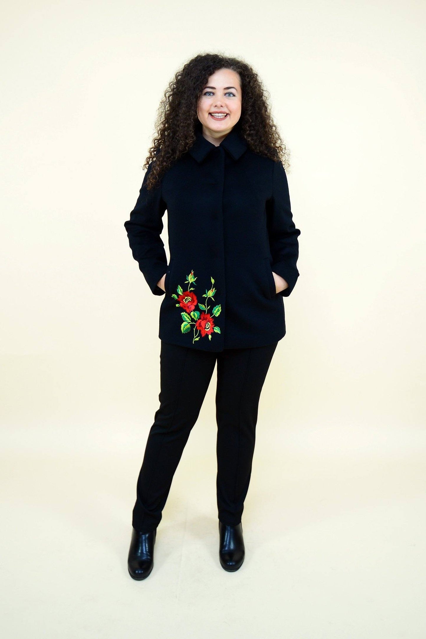 Pardesiu cu broderie, negru Pardesiu P600011