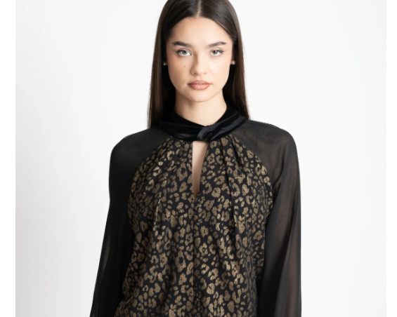 bluza cu detaliu din catifea neagra