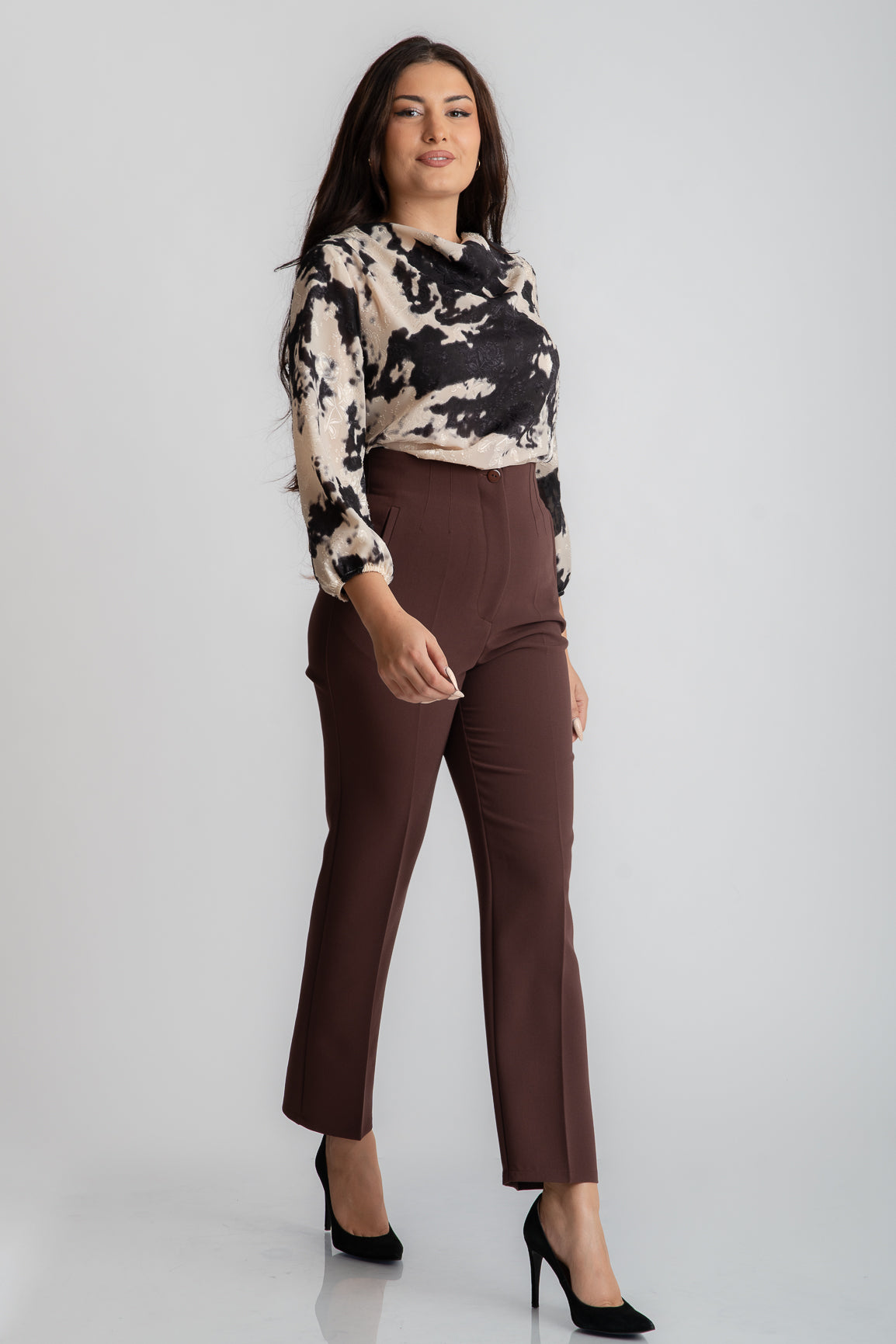 Pantaloni conici cu talia inalta, maro