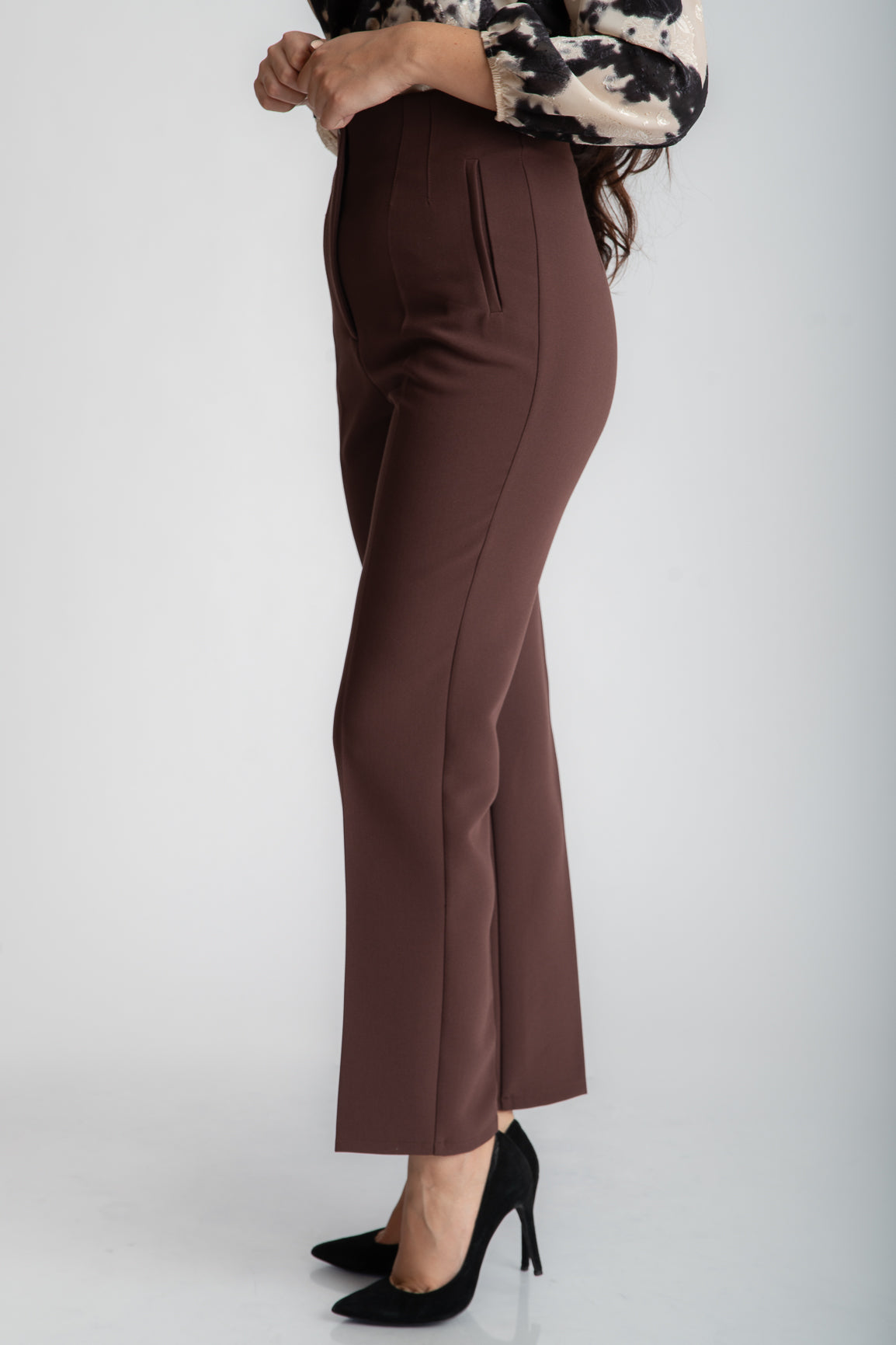 Pantaloni conici cu talia inalta, maro