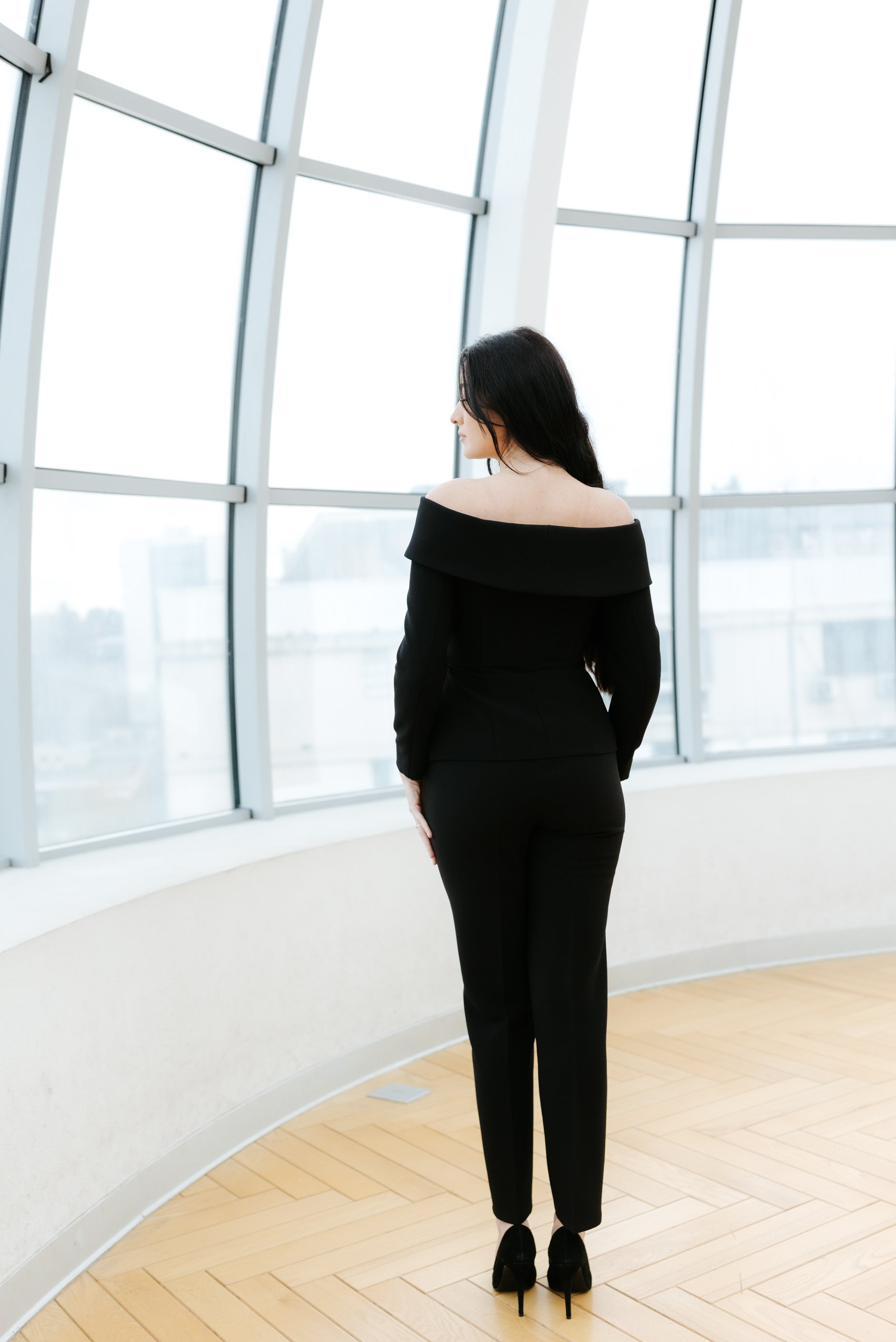 Sacou cu umeri goi, negru