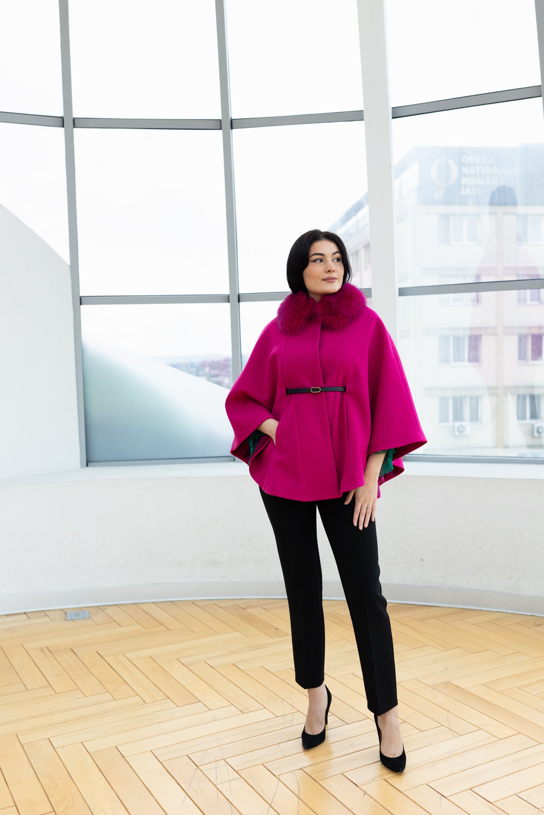 Capa cu guler de blana, fushia