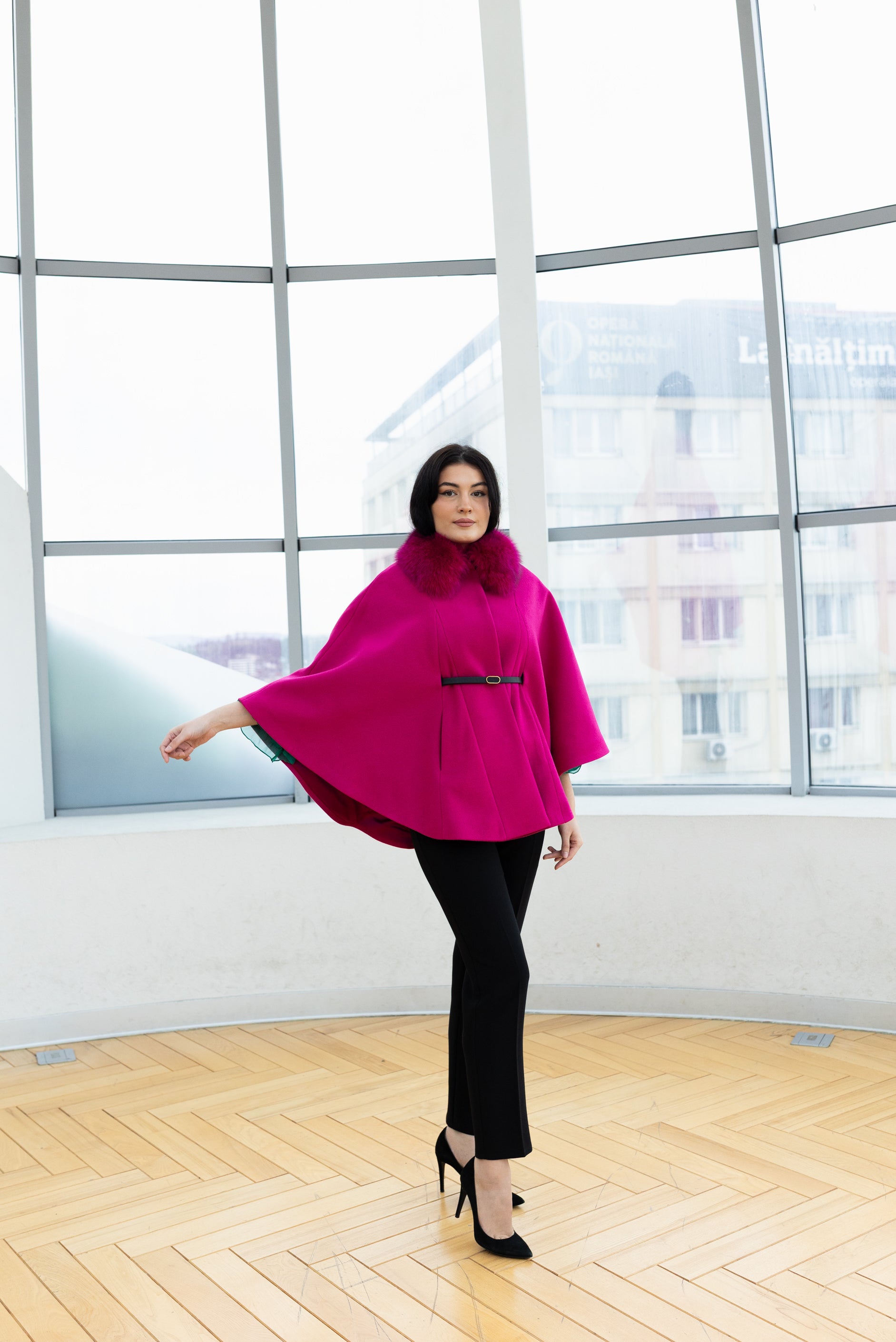 Capa cu guler de blana, fushia