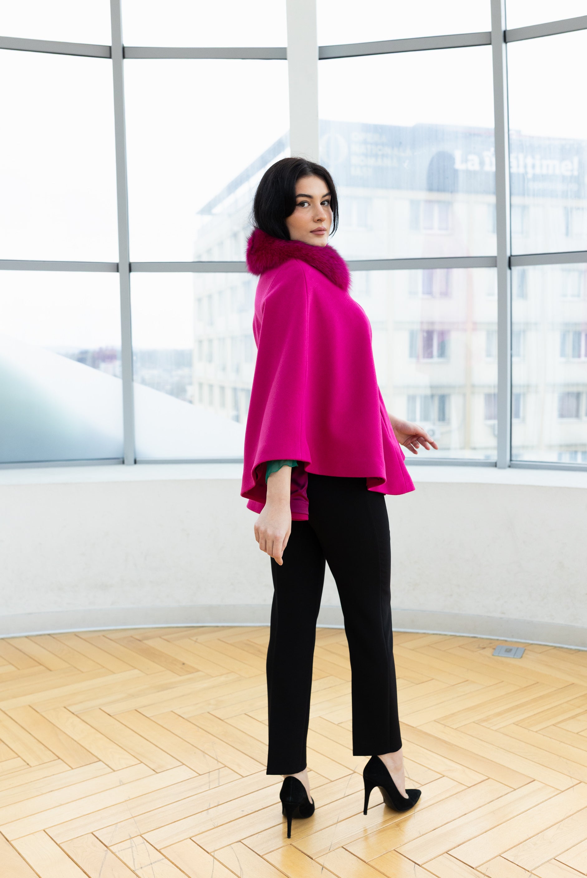 Capa cu guler de blana, fushia