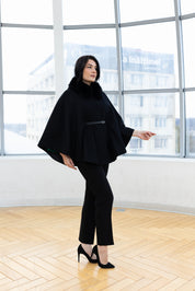 Capa cu guler de blana, neagra