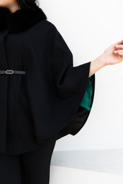 Capa cu guler de blana, neagra