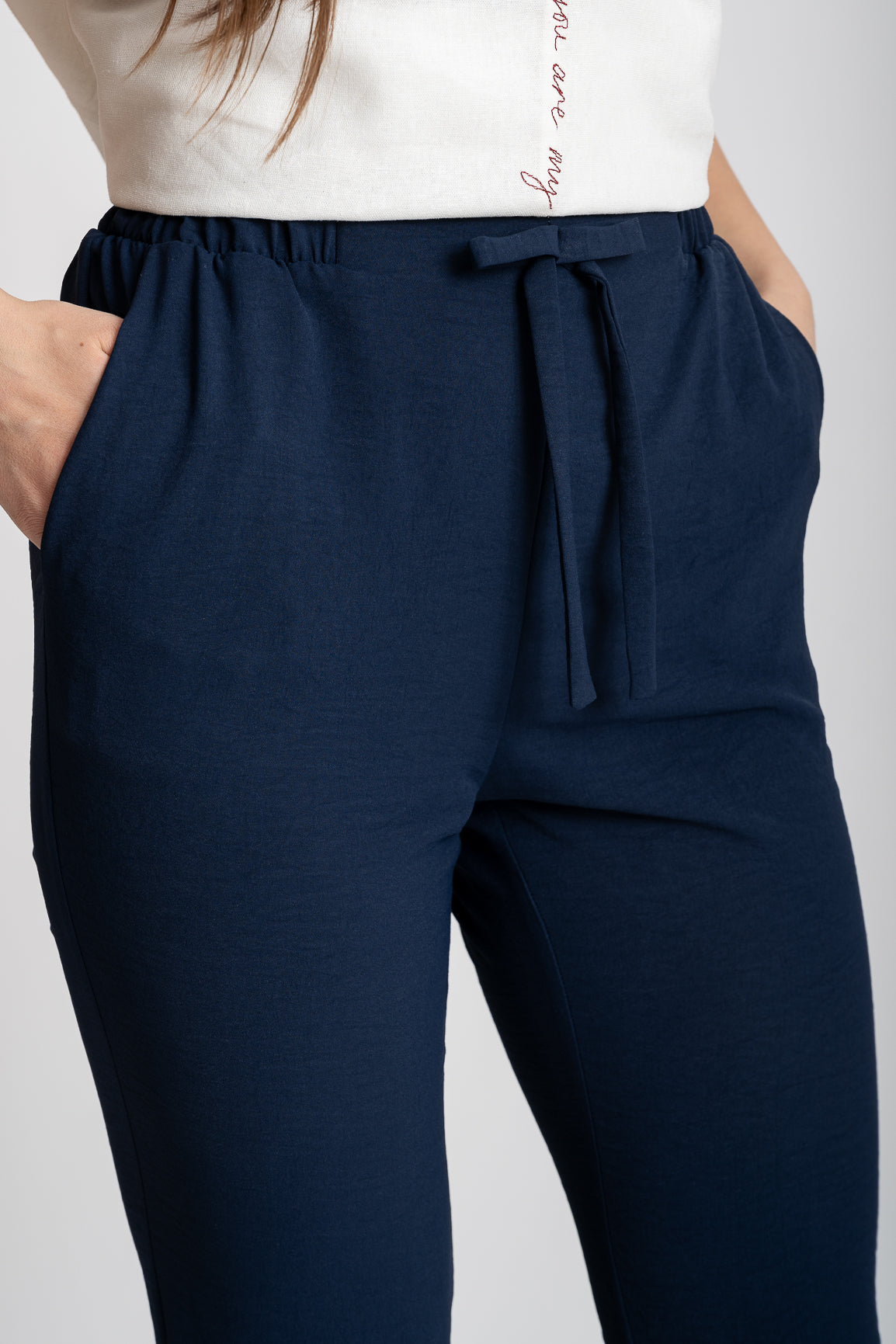 Pantaloni bleumarin de vara lejeri