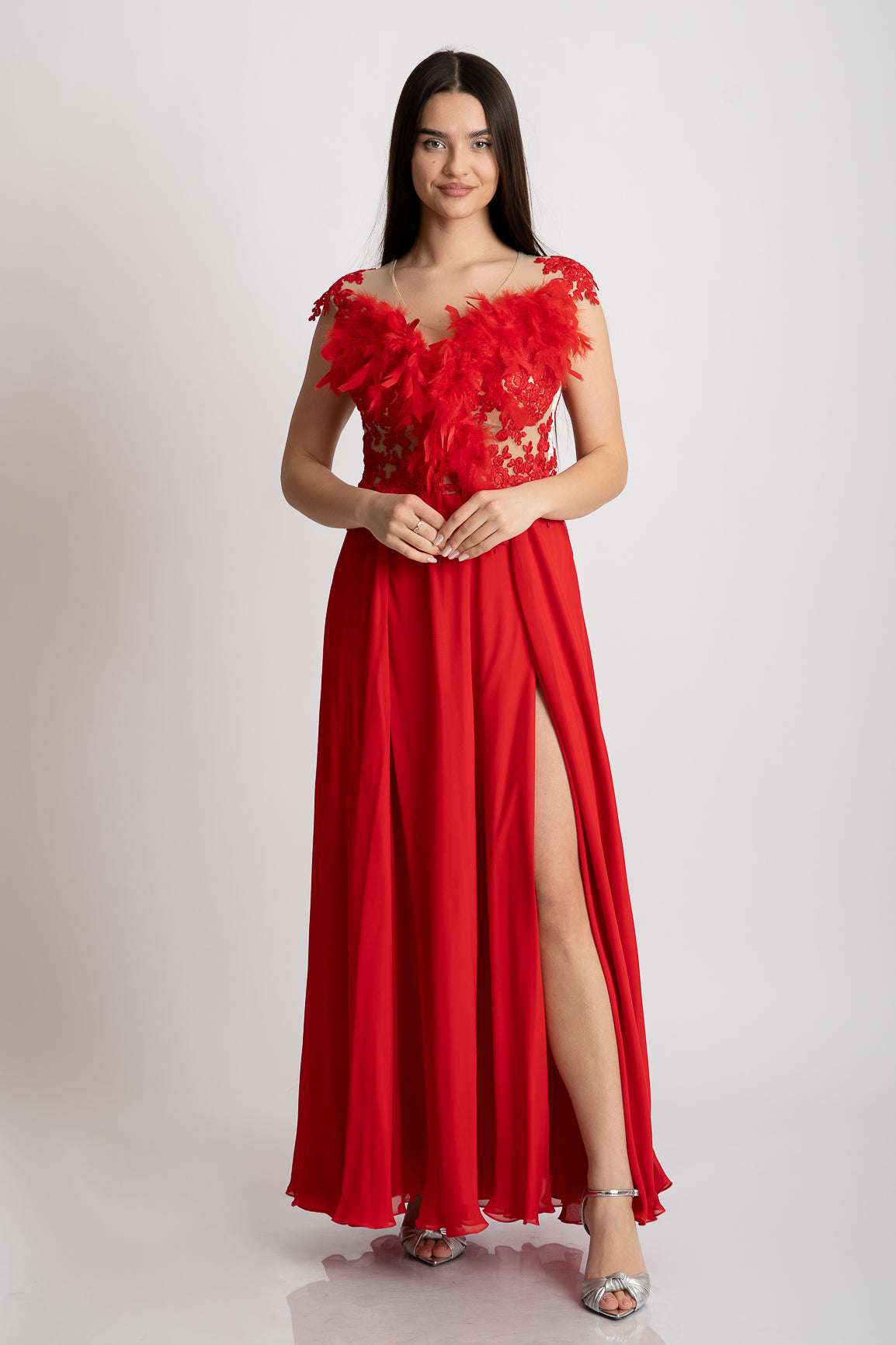 Rochie lunga rosie cu pene eleganta