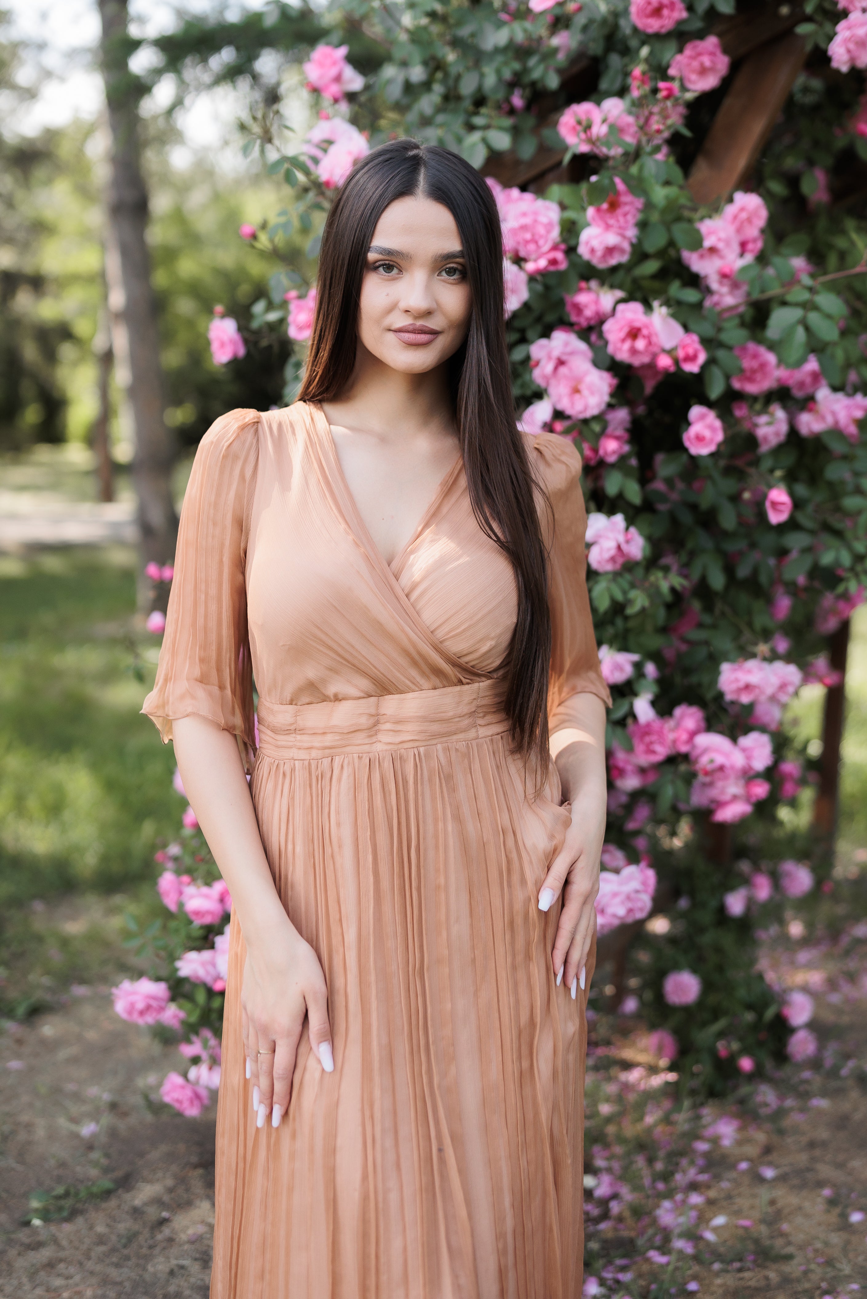 Rochie din matase camel eleganta soacra