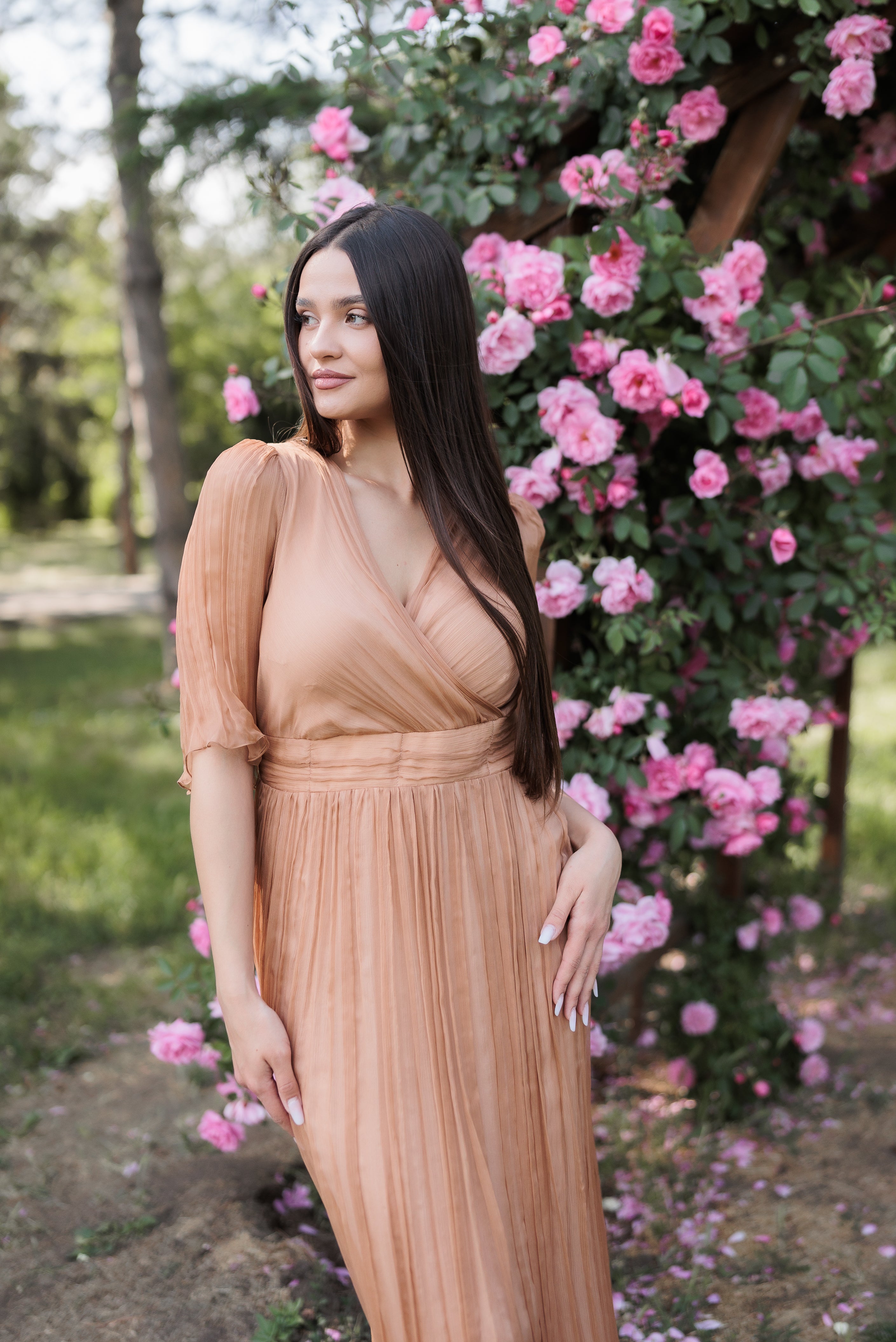 Rochie din matase camel eleganta soacra