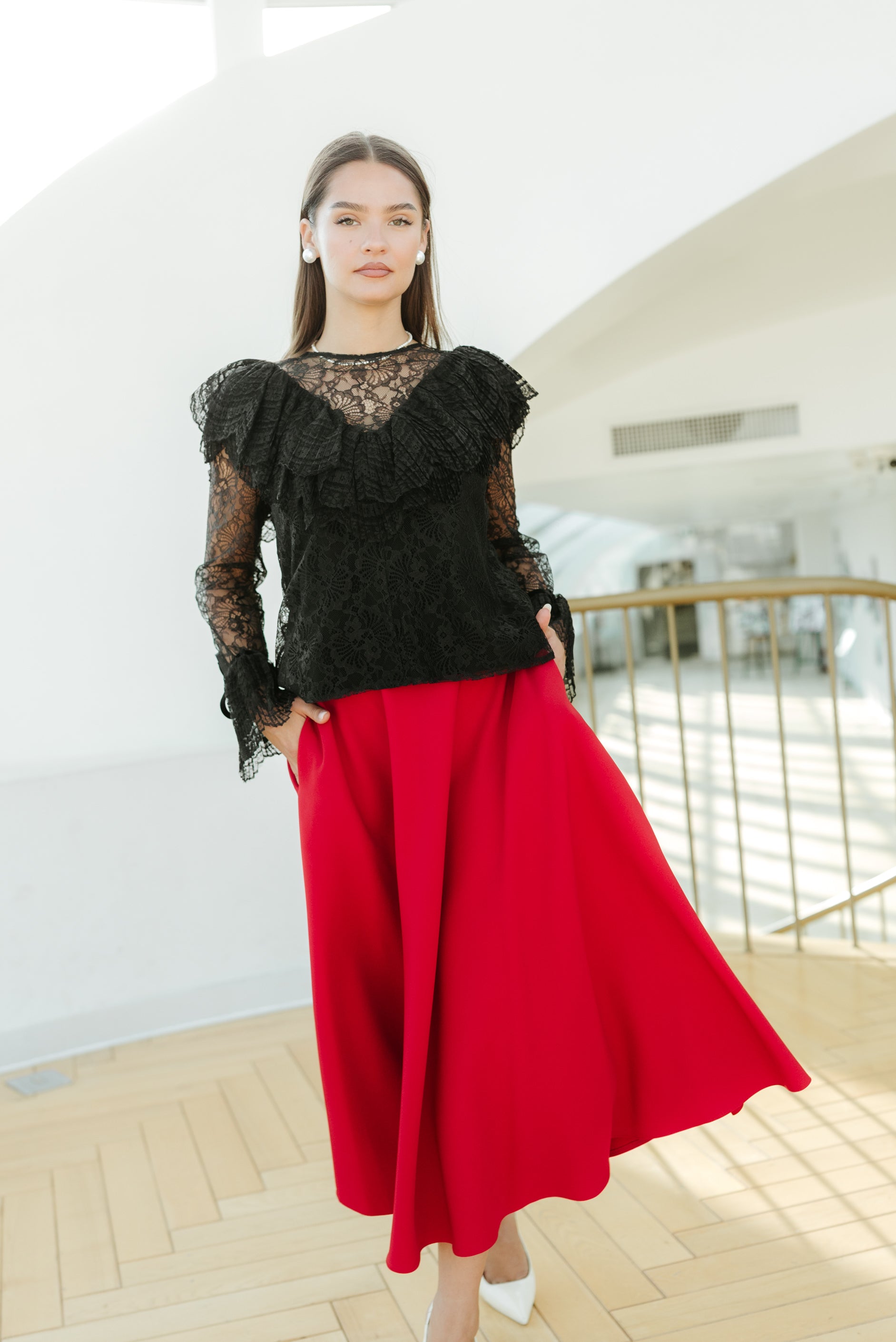Bluza din dantela, neagra