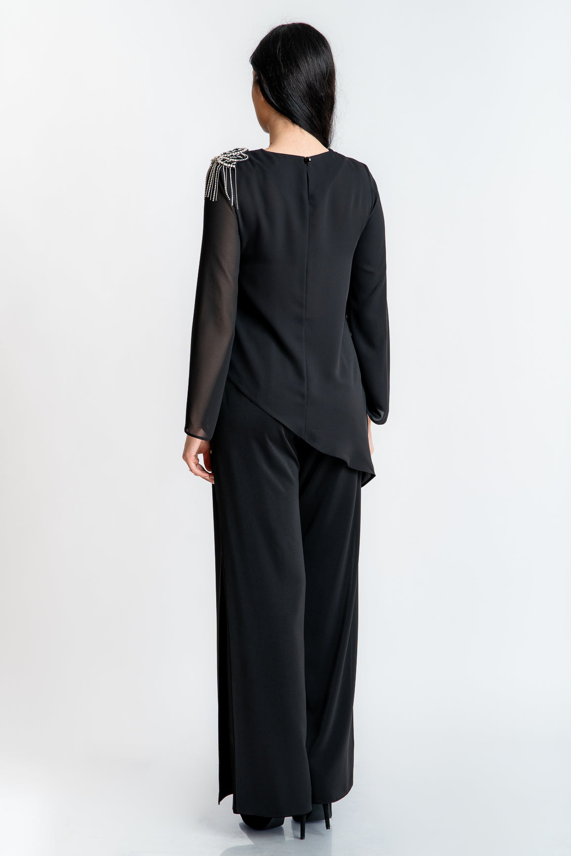 Bluza neagra cu accesoriu