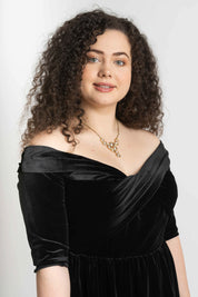 Rochie cu umeri goi, neagra