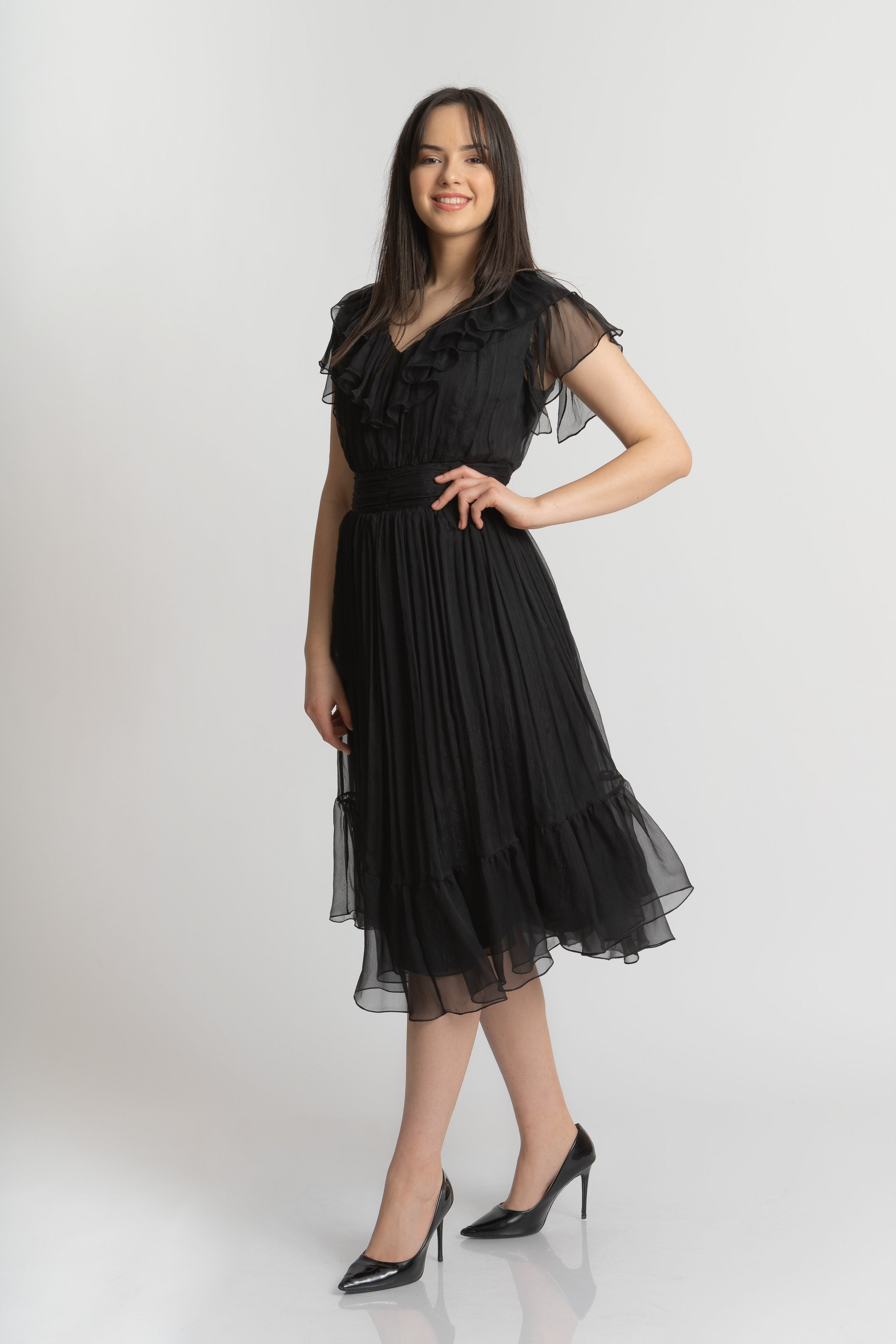 Rochie din matase neagra cu volane