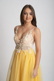 Rochie cusuta manual, galbena