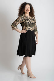 Rochie cu dantelă în partea de sus, neagra