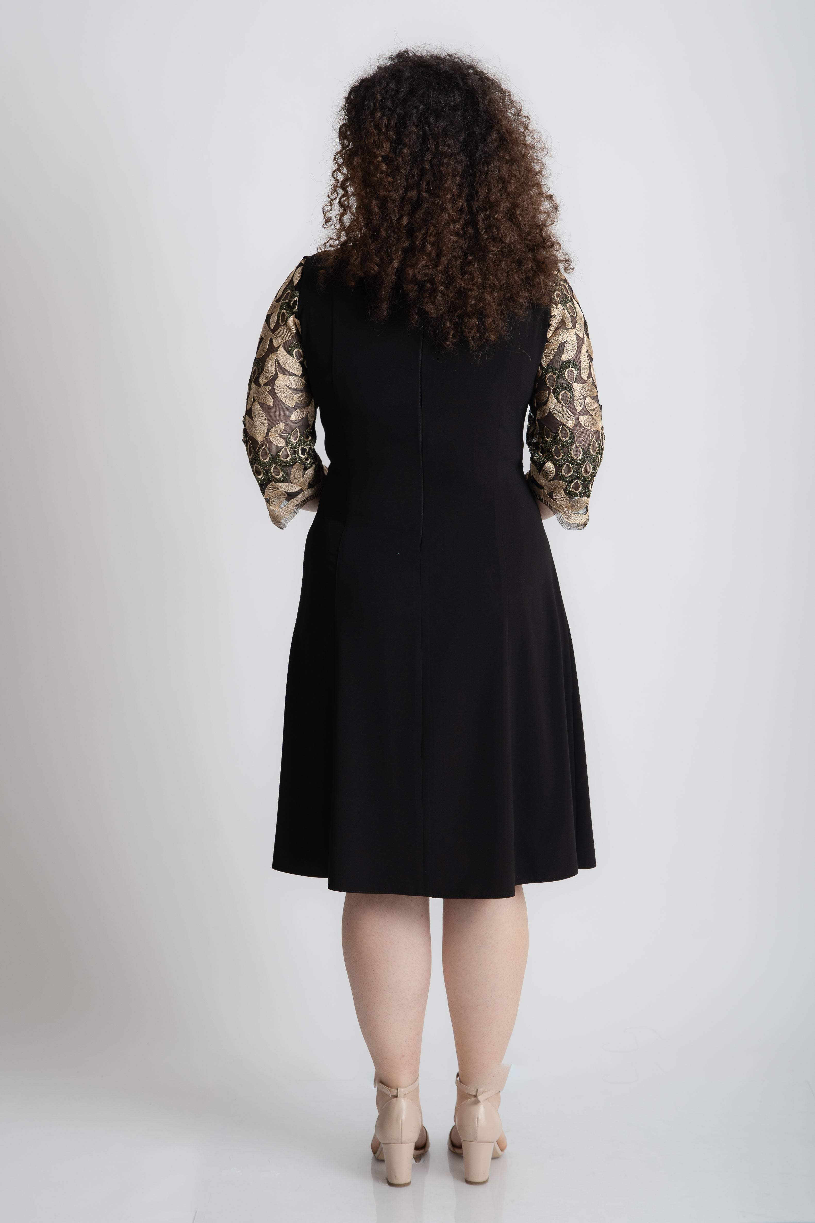 Rochie cu dantelă în partea de sus, neagra